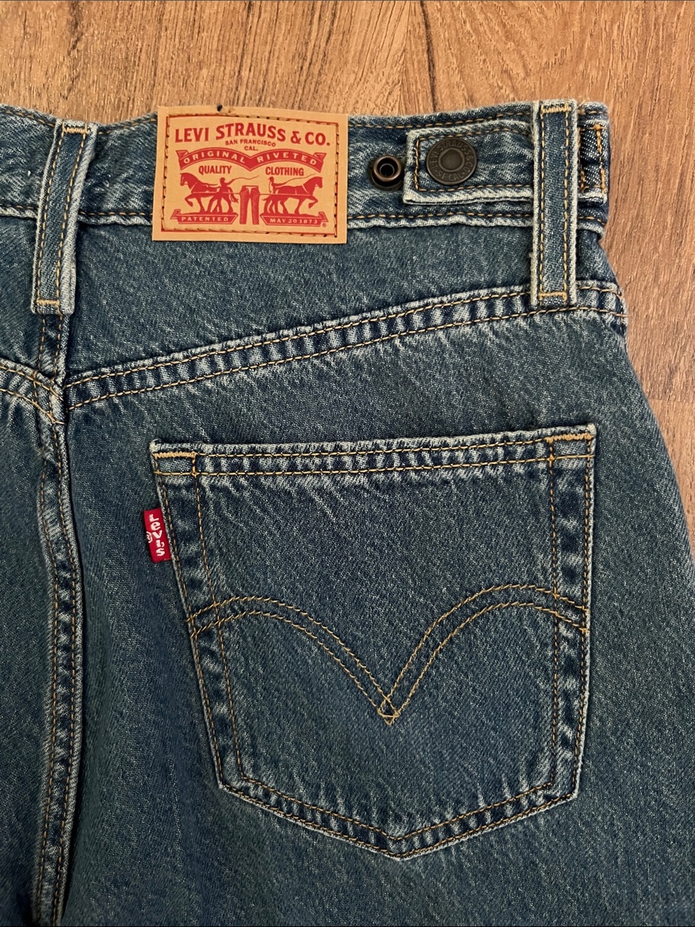 NWT Levi’s Cinch Baggy Wide Leg Jeans - Picture 11 of 13